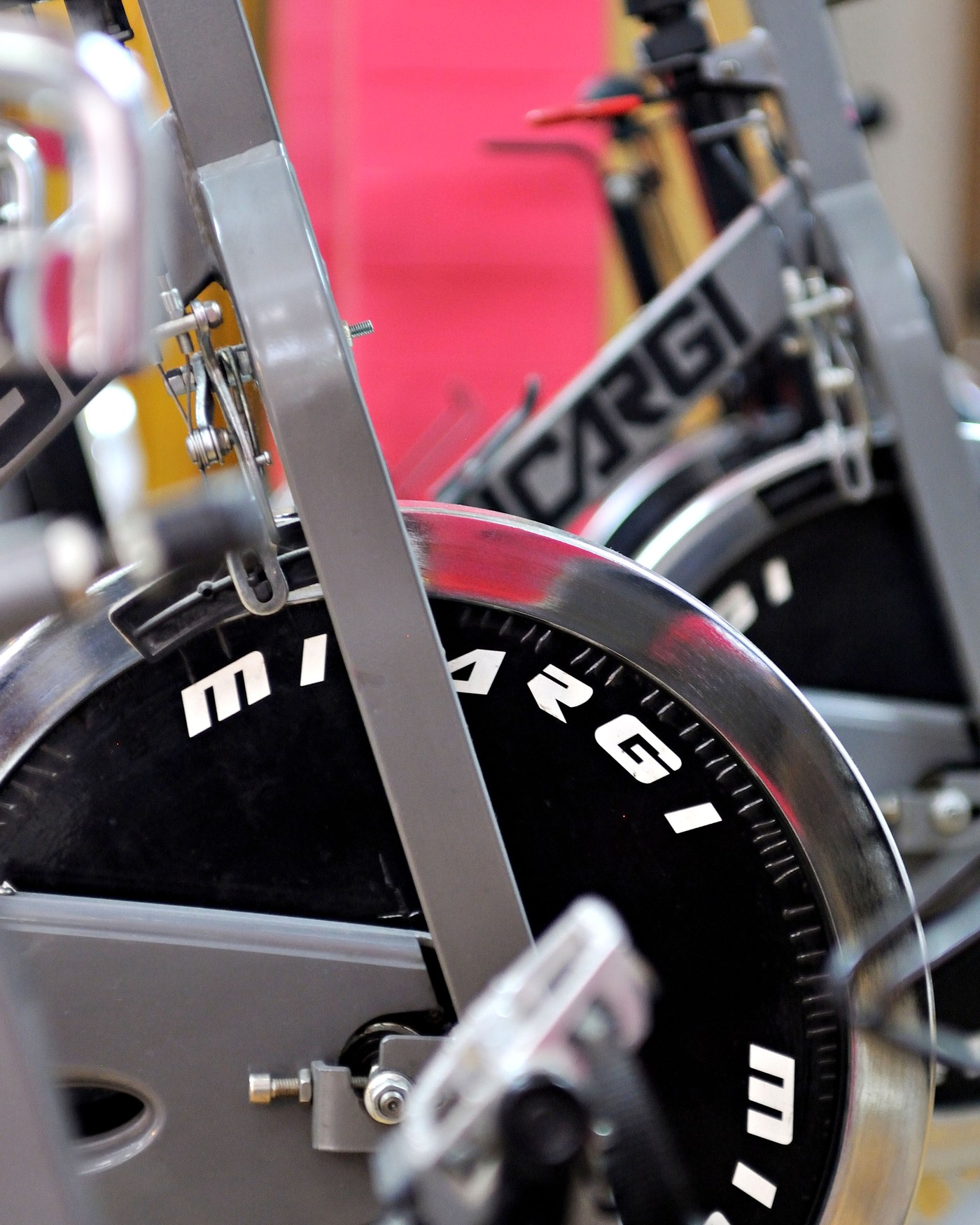 Detalle del volante de una bici de spinning